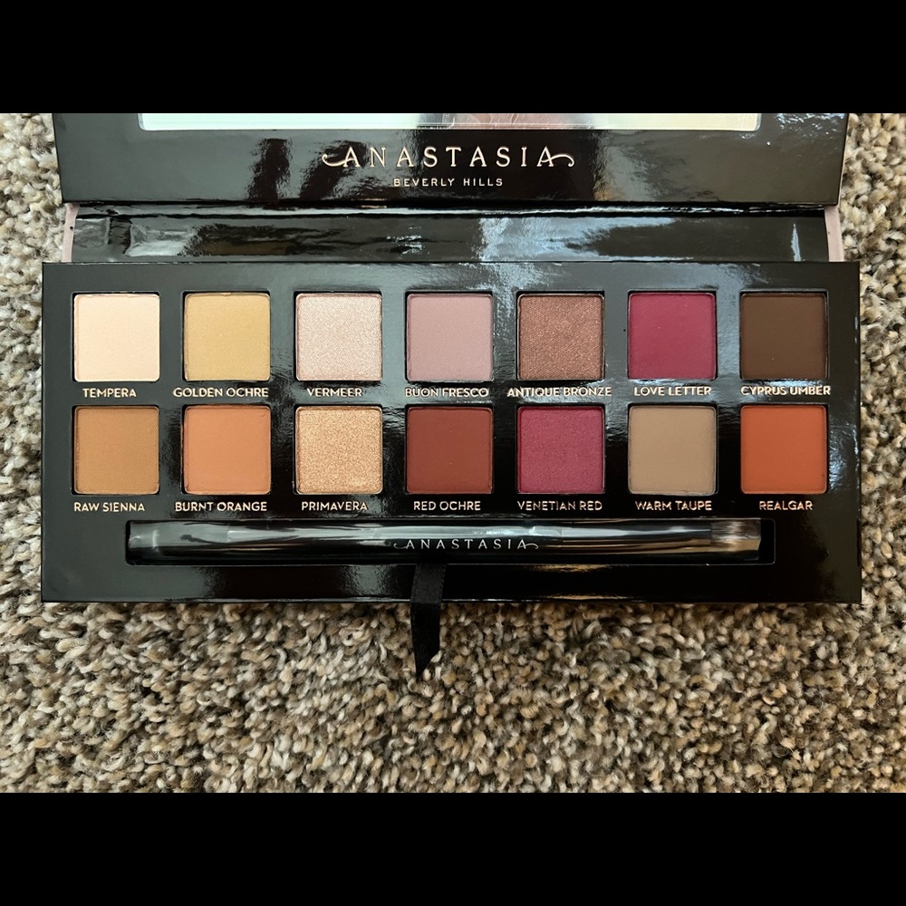 Brand New Anastasia eye shadow palette